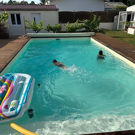 De Jardin, Piscine * Сеньос
